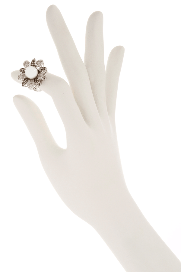 KENNETH JAY LANE FLOWER Silver Pearl Crystal Cocktail Ring